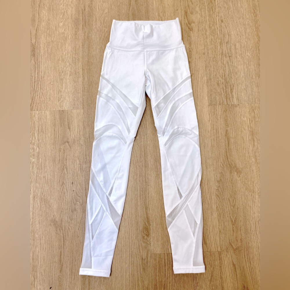 Lululemon white wunder under sheer legging! Worn once! Size 4